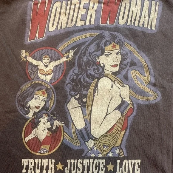 Junkfood WonderWoman‎ Vintage Graphic Tee - Picture 4 of 5